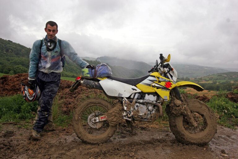 UomoMezzo di Carlo "Baypiss" Acquistapace, 2007-06, Val Tidone (PC), Suzuki DR-Z400E