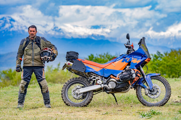 UomoMezzo di Massimo Di Trapani, 2024-04, Sterrare è Umano, Monte della Farina (TE), KTM 950 LC8 Adventure S