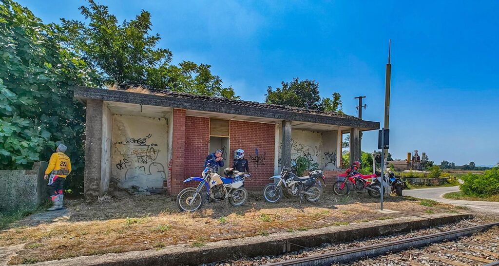 Articolo Vigevano-Monferrato Foto della Stazione dei Treni abbandonata di Terrasa