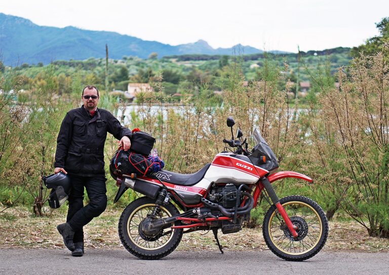UomoMezzo Marco Cappelli, 2015-05, Tendata sull'isola (Elba), Terme di San Giovanni, Moto Guzzi V65 NTX