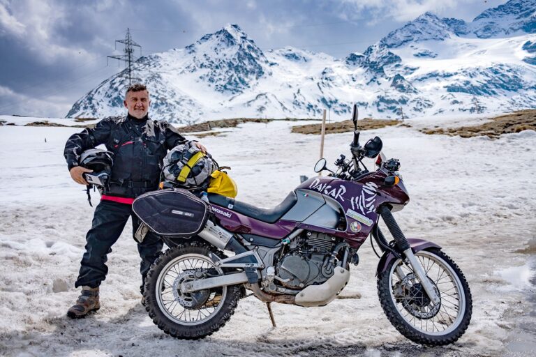 UomoMezzo di Alfredo Malandra, 2023-05, Passo del Bernina (Svizzera), Kawasaki KLE