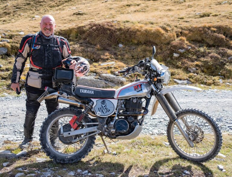 UomoMezzo di Marino Turatto, 2025-10, Via del Sale, HAT Legend, Yamaha XT500