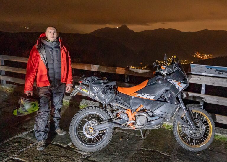 UomoMezzo di Riccardo Buttò, 2025-11, Colma di Sormano (CO), KTM LC8 990 Adventure R