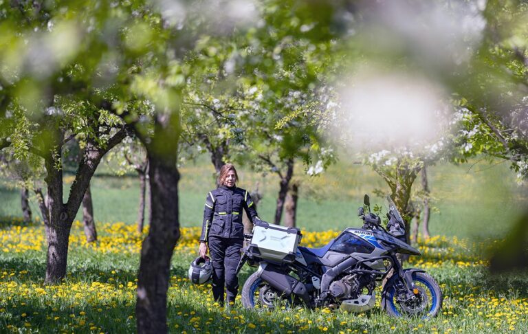 DonnaMezzo di Raffaella Cegna, 2021-04, Bernezzo (CN), Suzuki V-Strom 1050 SE