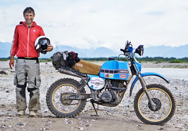 UomoMezzo di Danilka Livieri, 2016-06, Harditaroad Trento-Trieste, fiume Tagliamento (PD), Yamaha XT500 Bacou Replica