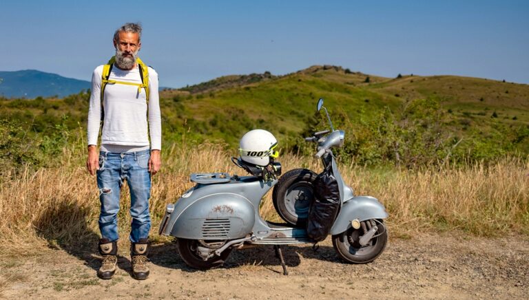 UomoMezzo di Danilka Livieri, 2024-07, Najinentreffen, Sella dei Generali (PC), Piaggio Vespa Gran Turismo 125