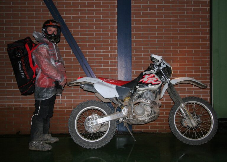 UomoMezzo di Stefano Carnelli, 2006-12, Milano, Honda XR400R