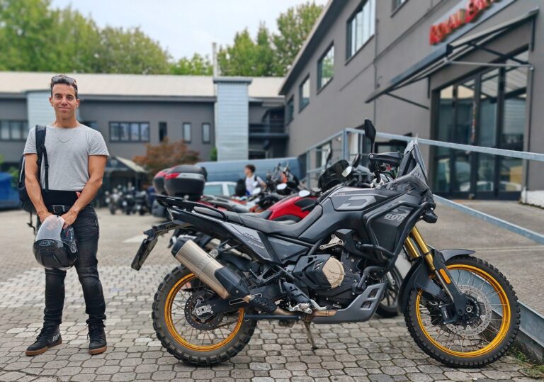 UomoMezzo di Fabio Meloni, 2025-09, Cinisello Balsamo (MI), Voge Valico 800DSX Rally