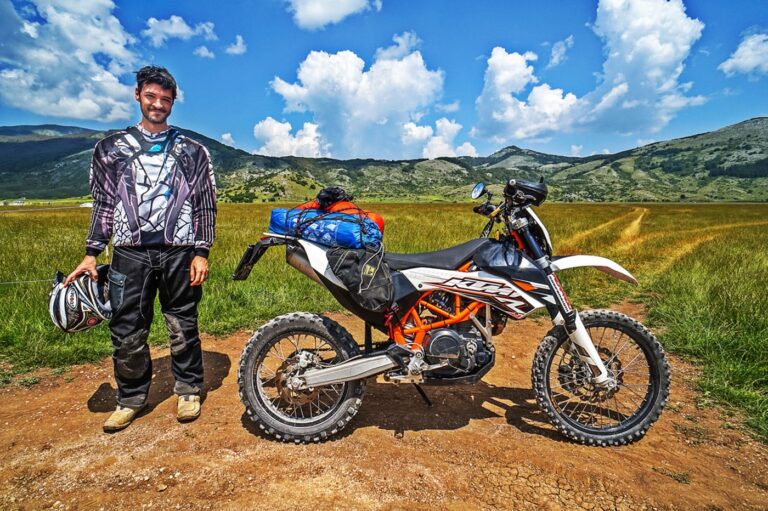 UomoMezzo di Stefano Mura, 2016-06, Tendata All Travellers, Pian del Rascino (RI), KTM 690 Enduro R