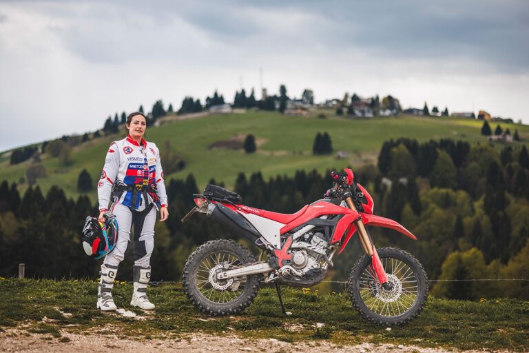 DonnaMezzo di Chiara Rosichetti, 2026-04, MBE Masterclass, Asiago (VI), Honda CRF300L, foto di Massimo Di Trapani