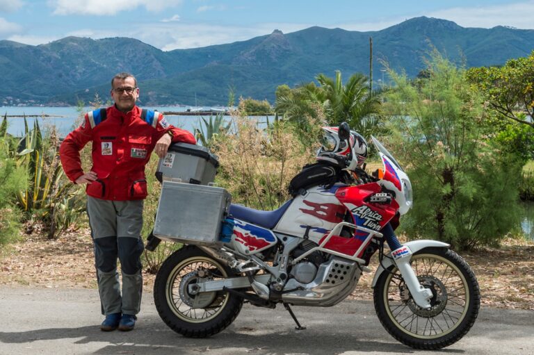 UomoMezzo di Andrea Stella, 2015-05, Tendata All Travellers, Terme di San Giovanni, Isola d'Elba (LI), Honda XRV750 Africa Twin RD07