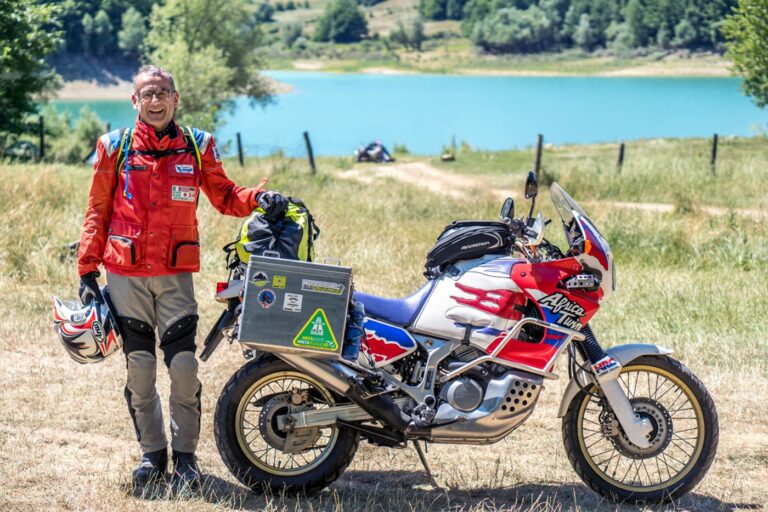 UomoMezzo di Andrea Stella, 2017-06, Tendata All Travellers, Lago di Scandarello, Amatrice (RI), Honda XRV750 Africa Twin RD07