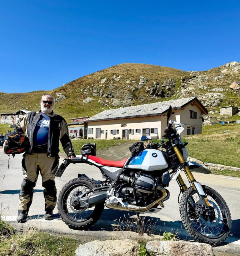 UomoMezzo di Roberto Artuffo, 2026-08, Colle del Nivolet (AO), BMW R 12 G/S.