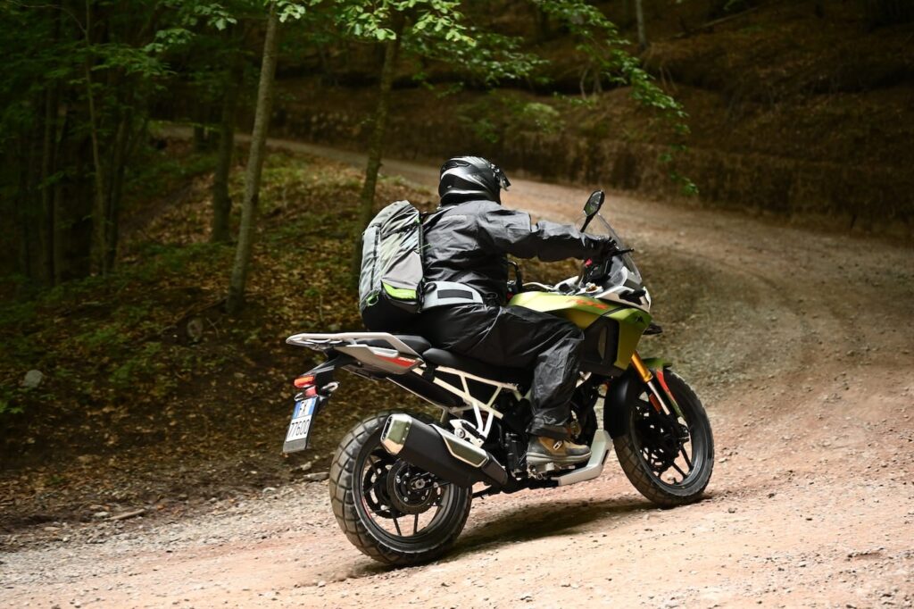La modalità Rally ha la stessa risposta vivace, all'acceleratore, della Tour, ma ABS e controllo di trazione sono meno invasivi e c'è un freno motore meno corposo.