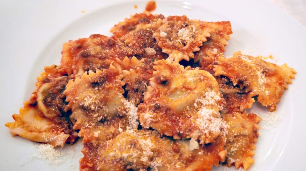 Piatto semplice ma buonissimo, i ravioli al ragù di capibara.