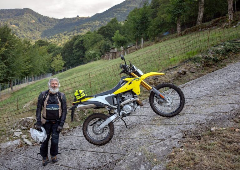 UomoMezzo di Mario Ciaccia, 2026-08, Perla (CO), salita al 46%, Suzuki DR-Z4S