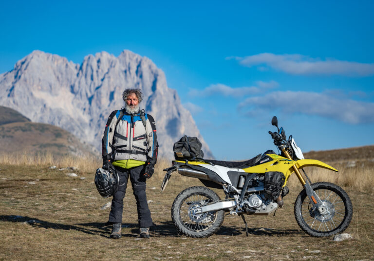 UomoMezzo di Mario Ciaccia, 2026-10, Campo Imperatore (AQ), Suzuki DR-Z4S