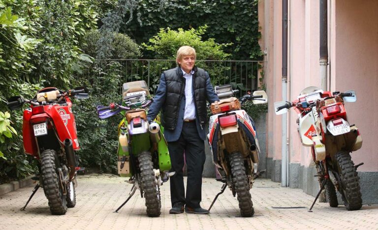 UomoMezzo di Aldo Winkler, 2006-03, Torino, con 4 delle moto usate alla Dakar: da sinistra Gilera RC600, Kawasaki KLX650R, Honda Ormeni XL650LM, Honda XR600R